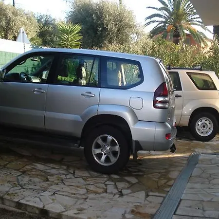 L'adret Et Sa Piscine