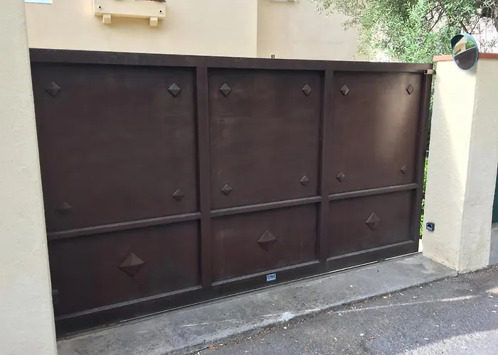 L'adret Et Sa Piscine Juan-les-Pins