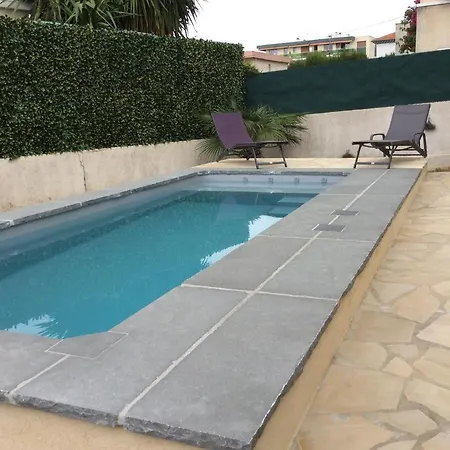 L'adret Et Sa Piscine Vila